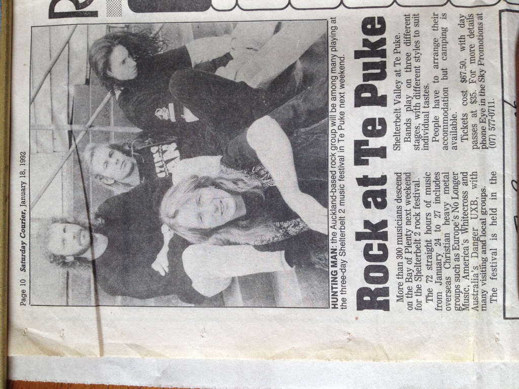 Eine Gruppe von Menschen und Text auf einem Stück Papier.