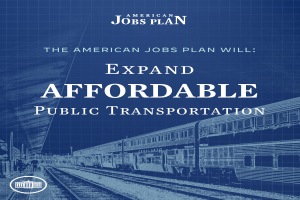 Plakat mit einem Zug auf einem Bahngleis mit mehreren Menschen in der Nähe, das "The American Jobs Plan Will Expand Affordable Public Transportation" bewirbt