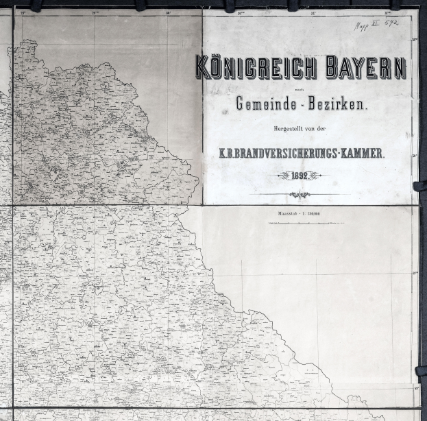 Eine Schwarz-Weiß-Karte von Konigreich Bayern, Deutschland, die geografische Merkmale wie Flüsse, Berge und Städte zeigt, mit informativem Text.