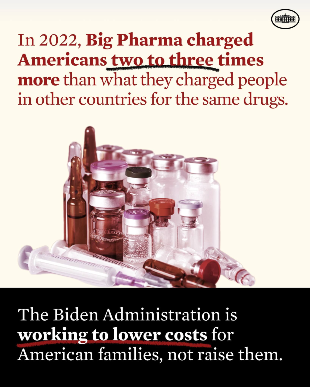 Ein Plakat, das zeigt, dass Big Pharma 2022 Amerikanern zwei bis drei Mal so viel für dieselben Medikamente berechnet hat wie in anderen Ländern, mit ein paar Flaschen und einer Spritze.