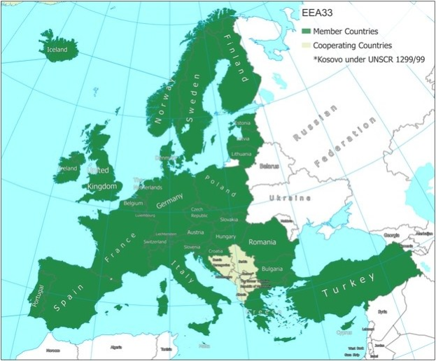 Ein Plakat, das eine detaillierte Karte von Europa zeigt, die die Mitgliedsländer der Europäischen Union hervorhebt, mit Ländernamen, Grenzen, großen Städten, Flüssen und geografischen Merkmalen.