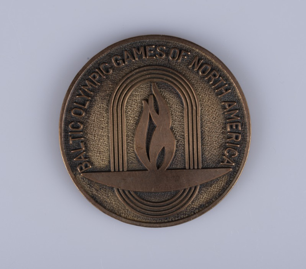 Eine Bronzemedaille mit der Inschrift "Olympische Spiele Nordamerika" auf einem weißen Hintergrund.