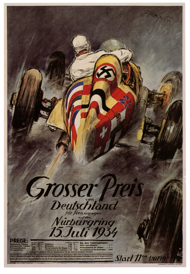 Plakat mit Rennwagen und Hakenkreuzfahne, leuchtend gelb und rot lackiert, schwarz-weiß karierter Kühlerhaube und Fahrer in schwarzem Helm und rot-weiß gestreifter Bluse vor blauem Himmel mit Wolken.