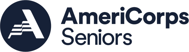 Logo der amerikanischen Seniorenkorps auf weißem Hintergrund, mit "American Corps" in fetter schwarzer Schrift über "Seniors" in kleinerer Schrift.