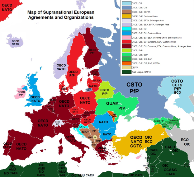 Eine farbenfrohe Karte von Europa, die Länderabkommen und -organisationen mit beschriftetem Text hervorhebt.