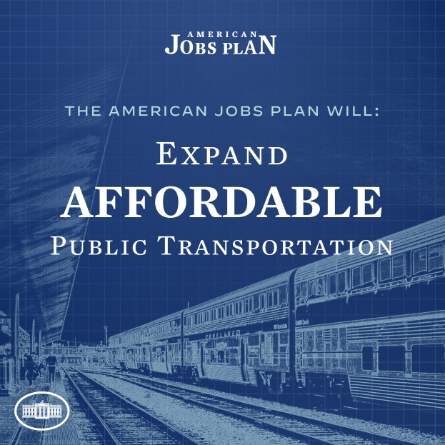 Plakat mit einem Zug auf einer Eisenbahnschiene mit mehreren Menschen in der Nähe, das den Text "The American Jobs Plan Will Expand Affordable Public Transportation." trägt.