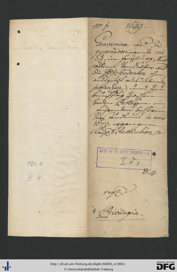 Ein aufgeschlagenes Buch mit handgeschriebener Schrift, wahrscheinlich ein Dokument aus der Bundesrepublik Deutschland, mit Wasserzeichen am unteren Rand.