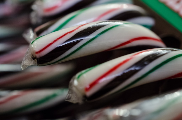Schokoladenbonbons in Verpackung.