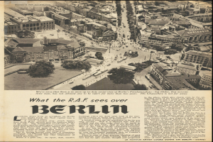Schwarzer und weißer Zeitungsausschnitt, der eine Stadtlandschaft mit Gebäuden, Bäumen und Fahrzeugen zeigt, begleitet von Text.