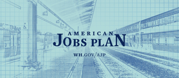 Blaupause eines Bahnhofs mit der Aufschrift "American Jobs Plan" mit einem Zug auf der rechten Seite und Eisenbahnschienen daneben.