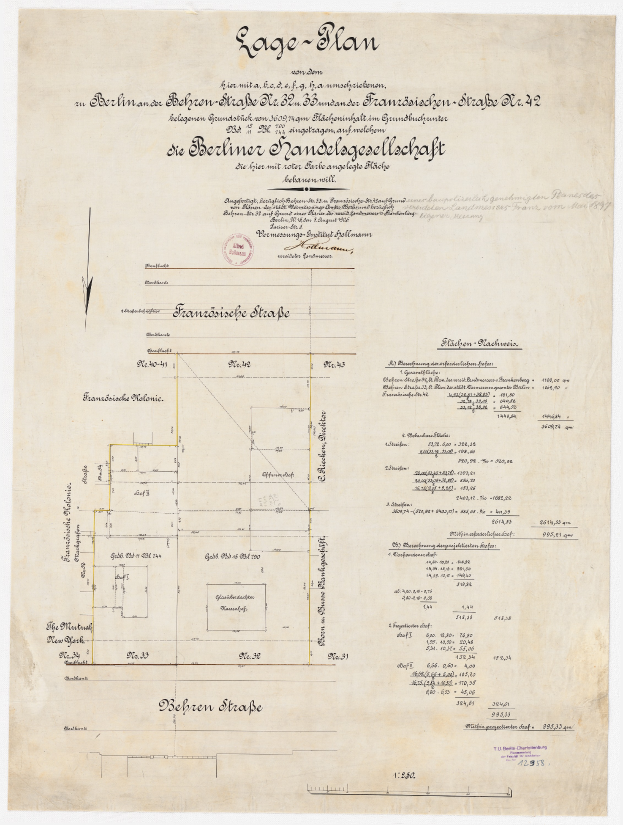 Ein altes Dokument mit einer Karte des Berliner Handelagellachaft-Gebäudes, mit Text und einem Stempel auf der linken Seite.